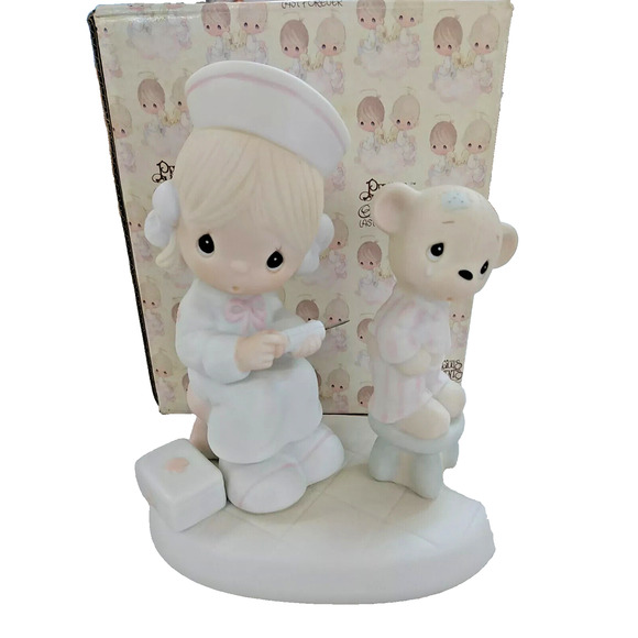 Precious Moments Figurine Love Beareth All Things 1981 E-7158 Nurse Bear Enesco - Picture 3 of 12